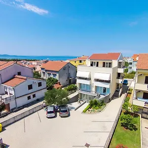 33 Apartament